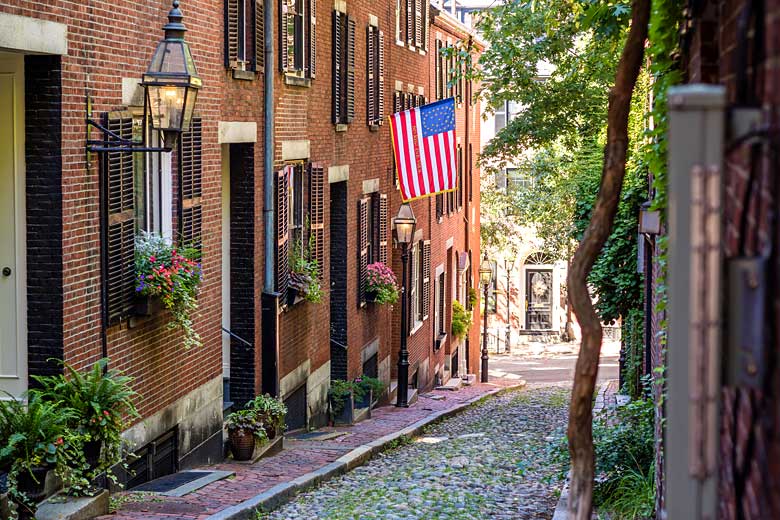 Historic Acorn Street in the Beacon Hill district, Boston © f11photo - Fotolia.com