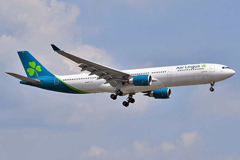 Aer Lingus Airbus A330-300 © <a href='https://commons.wikimedia.org/wiki/File:Aer_Lingus_Airbus_A330-302_EI-EDY_approaching_EWR_Airport.jpg' target='new window o108247' rel='nofollow'>Adam Moreira</a> - Wikimedia <a href='https://creativecommons.org/licenses/by-sa/4.0/deed.en' target='new window l108247' rel='nofollow'>CC BY-SA 4.0</a>