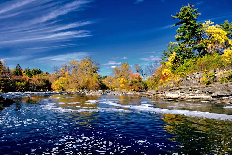 Autumn on the Rideau River, south of Ottawa © Joanne Clifford - Flickr Creative Commons