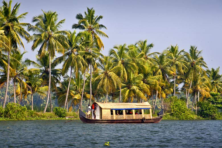 Backwaters cruise in Kuttanad, Kerala, India © Alexandra Lande - Fotolia.com