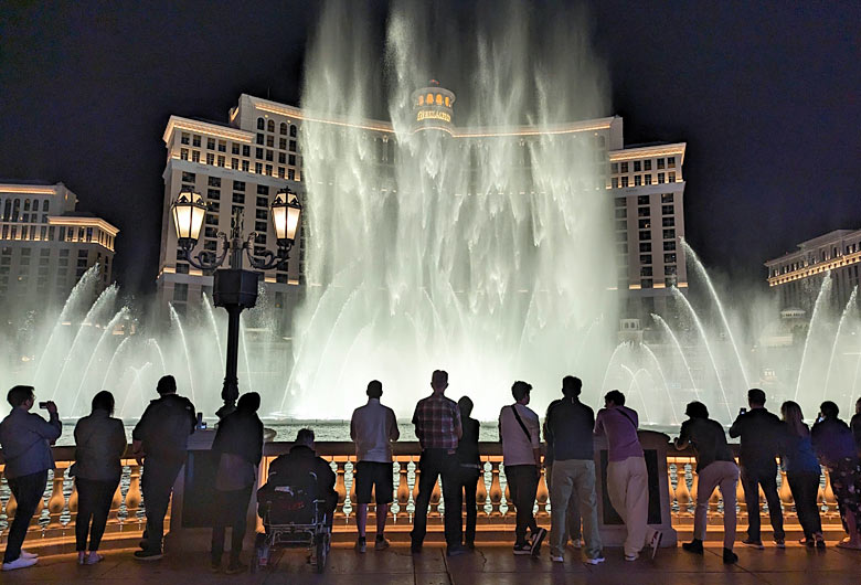 Enjoy a free show at the Bellagio’s fountains Enjoy a free show at the Bellagio’s fountains