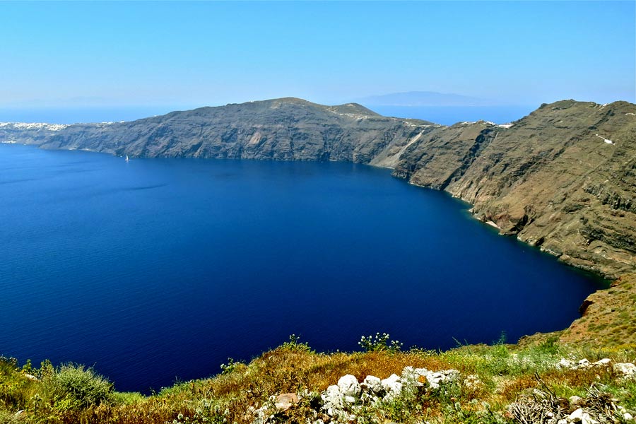 On the hike from Oia to Fira © Steve Jurvetson - Flickr Creative Commons