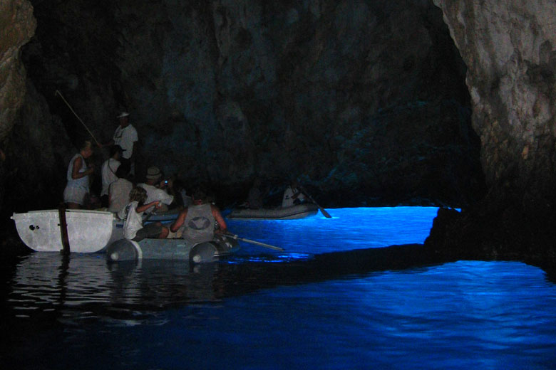 Blue Cave on Bisevo Island © Minestrone - Wikimedia Commons
