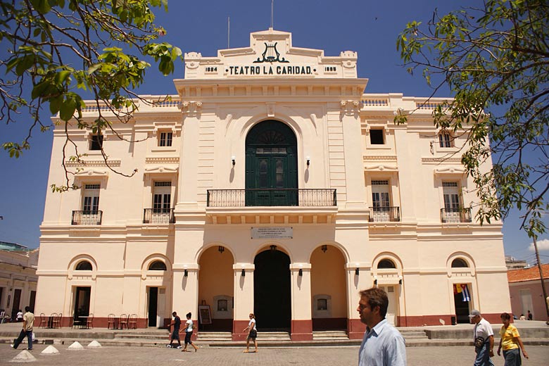 The Caridad Theatre in Santa Clara © Lezumbalaberenjena - Flickr Creative Commons