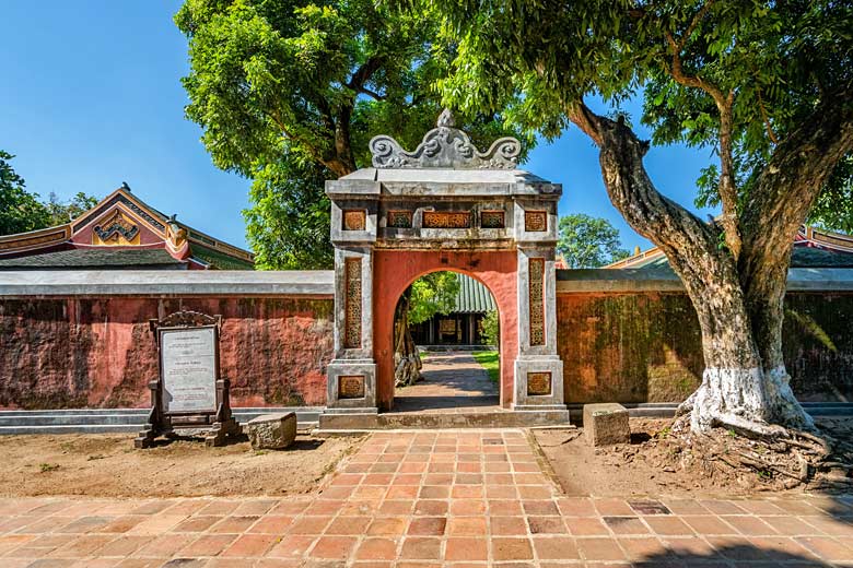 Entrance to the temple at the tomb of Tu Duc in Hue © Hien Phung - Adobe Stock Image