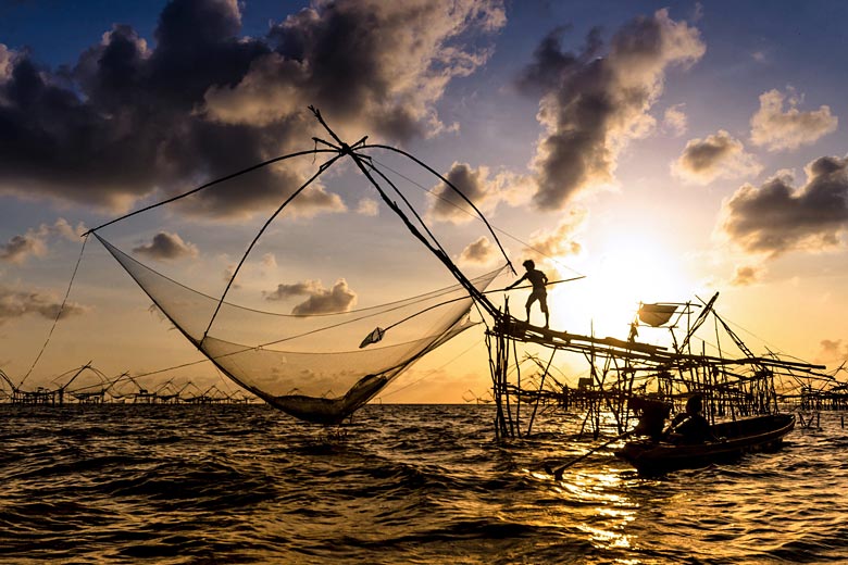 Chinese nets at sunset, Kerala © Magnifier - Fotolia.com