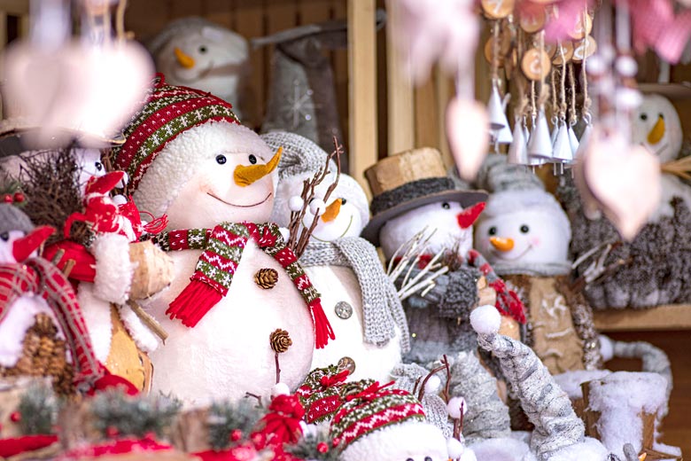 Christmas decorations on sale at Vienna's Christmas market © Nataliia - Adobe Stock Image