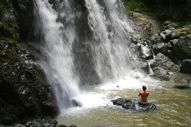 Cooling off in the Argyle Waterfall, Tobago © numb3r - Flickr Creative Commons