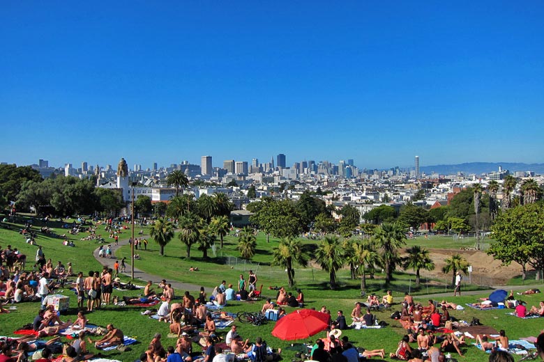 Chilling out in Mission Dolores Park © Eugene Kim - Flickr Creative Commons