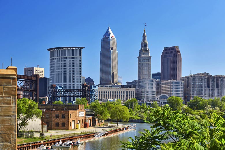 Downtown Cleveland, Ohio and the Cuyahoga River © Asboard90 - Dreamstime.com