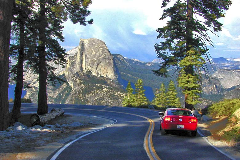 Driving in the USA - Yosemite National Park, California © Dawn Endico - Flickr Creative Commons