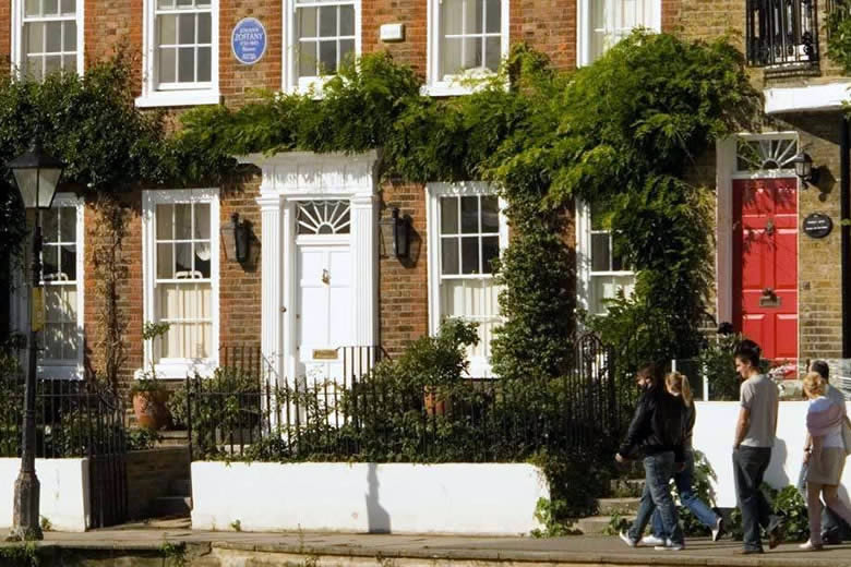 Explore London's blue plaques on a walking tour - © English Heritage