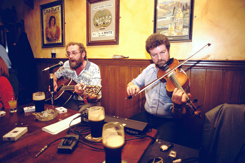 A truly Irish experience at the Brazen Head, Dublin © Ingolf Pompe 64 - Alamy Stock Photo
