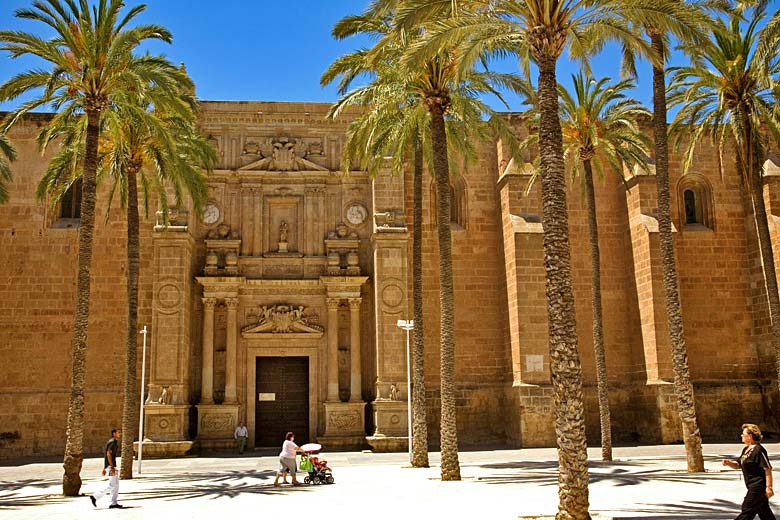 Entrance to Almería Cathedral, Spain © Jerónimo Alba - Alamy Stock Photo