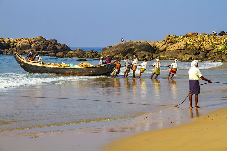 Fishermen landing their catch on Kovalam beach, Kerala © Rudi Ernst - Fotolia.com