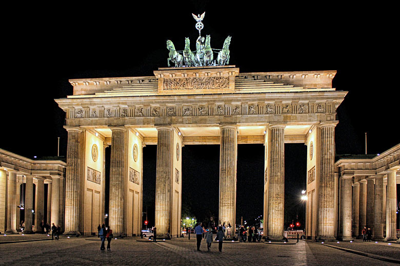 Floodlit Brandenburg Gate, Berlin © Filip Maljković - Flickr Creative Commons