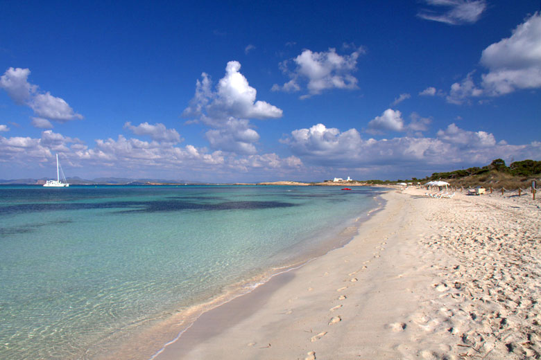 Pristine Formentera beach under a blue sky © Sonja Pieper - Flickr Creative Commons