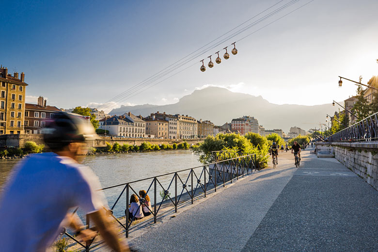 Sail over the Isère River in Grenoble's vintage 'bubbles' © Pierre Jayet - photo courtesy of Grenoble Tourism Office