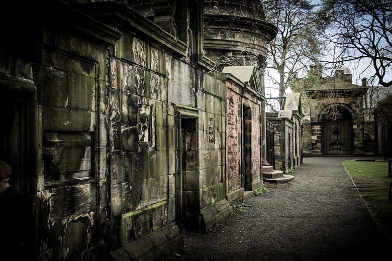 Visit Greyfriars Kirkyard, Edinburgh © <a href='https://www.flickr.com/photos/euan-donna/8721930301/' target='new window o102834' rel='nofollow'>Donna Green</a> - Flickr <a href='https://creativecommons.org/licenses/by/2.0/' target='new window l102834' rel='nofollow'>CC BY 2.0</a>