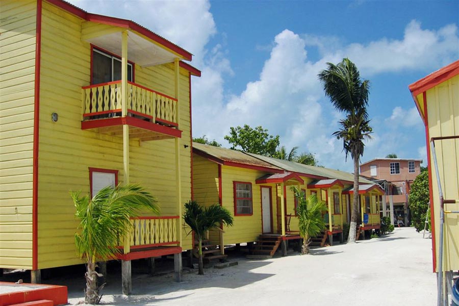 Beach guesthouses, Caye Caulker, Belize © Isaac Peterson - Flickr Creative Commons