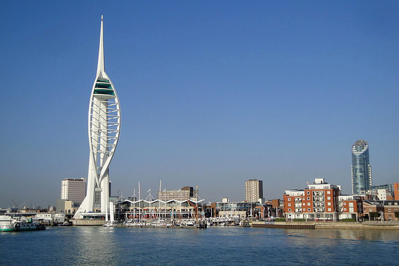Gunwharf Quays and the Spinnaker Tower, Portsmouth © Editor5807 - Wikimedia Commons