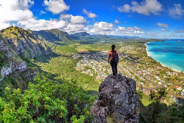 Hiking the ridge above Waimanalo Beach, Oahu © Marvin Chandrah - Flickr Creative Commons