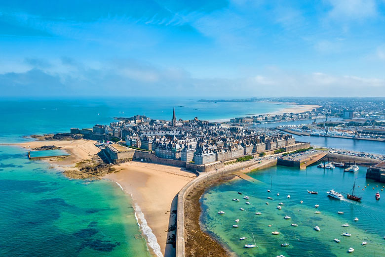 Summer holidays to St Malo, Brittany, France © Antoine2k - Fotolia.com
