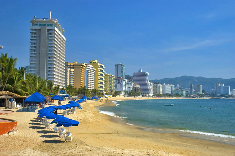 Hotels on the beach, Acapulco Mexico © Tose - Dreamstime.com