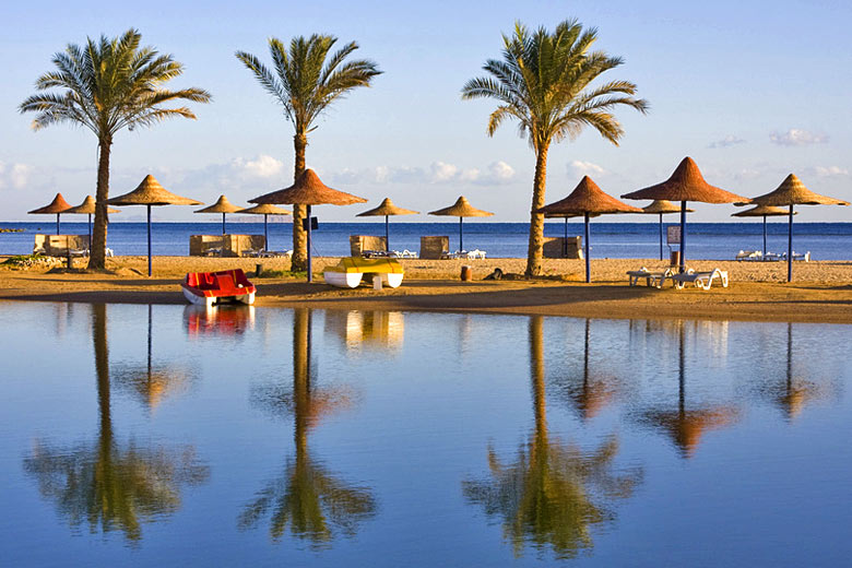 Hotel beach lagoon, Hurghada, Red Sea, Egypt © OlegD - Fotolia.com Hotel beach lagoon, Hurghada, Red Sea, Egypt © OlegD - Fotolia.com