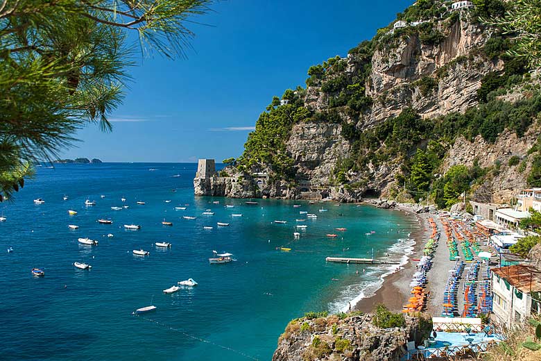 Il Fornillo Beach on the Amalfi Coast, Italy © Mihael Grmek - Wikimedia Commons