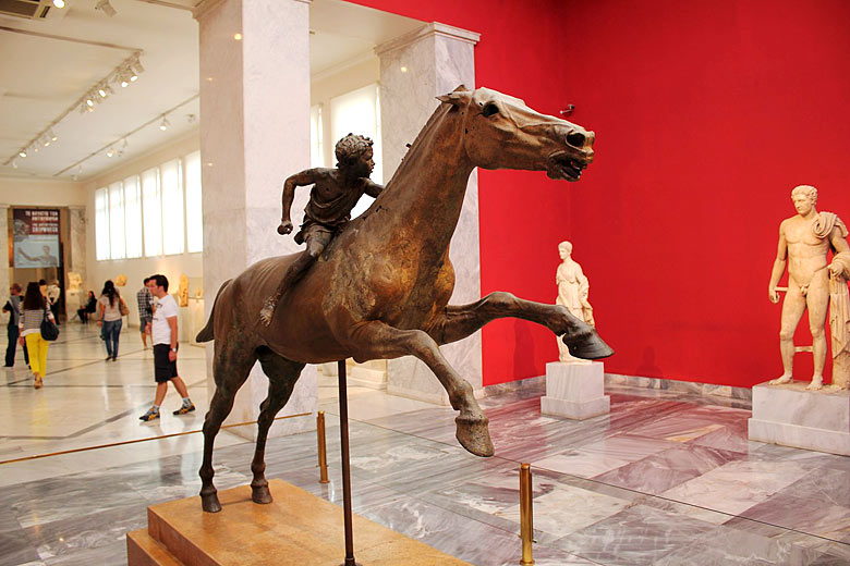 The Jockey of Artemision, bronze from the 2nd century BCE © Divad - Wikimedia Commons