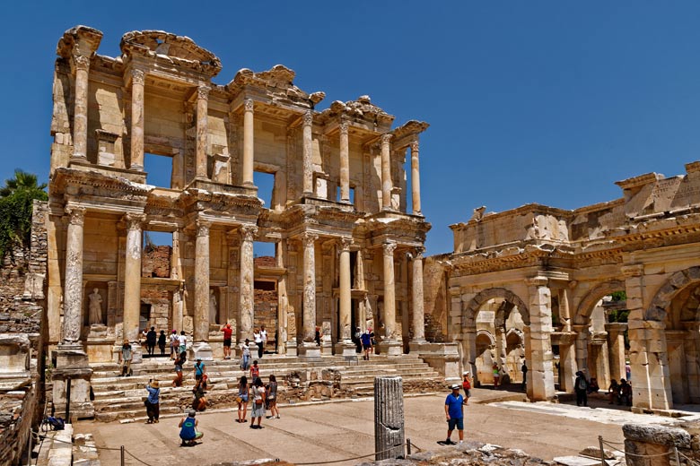 Entrance to the famous Library of Celsus at Ephesus © Roy Conchie - Alamy Stock Photo
