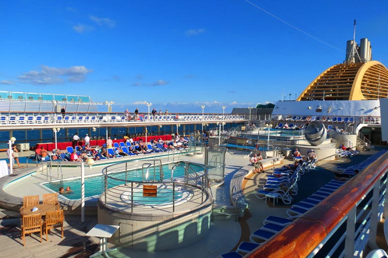 Lido Deck Riviera Pool on the Oceana © Simply Luxury Travel - Flickr Creative Commons