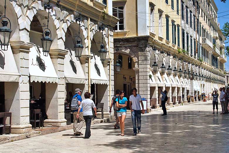 The Liston Arcade, Spianada Square, Corfu © Hajotthu - Wikimedia Commons