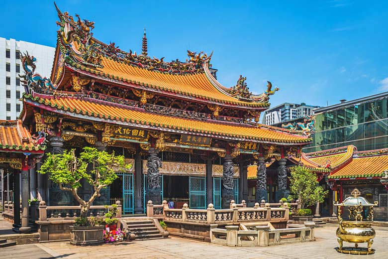 One of Taipei’s largest Buddhist centres, Longshan Temple One of Taipei’s largest Buddhist centres, Longshan Temple