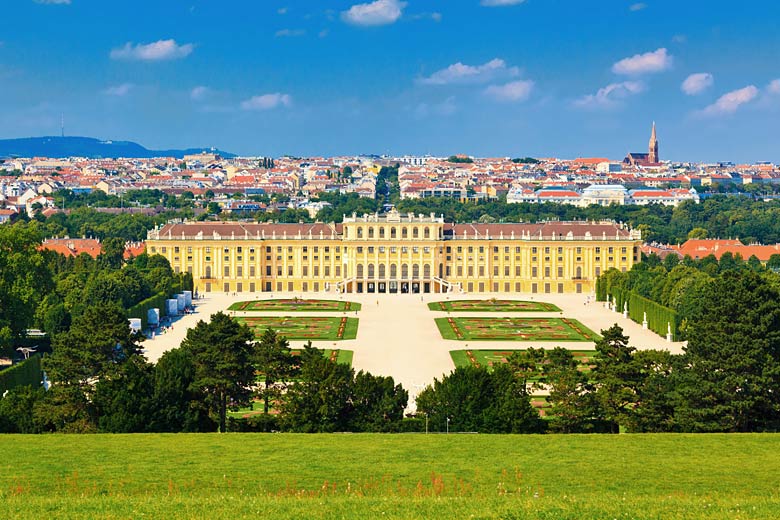 Majestic Schönbrunn Palace, Vienna © Anna Lurye - Adobe Stock Image