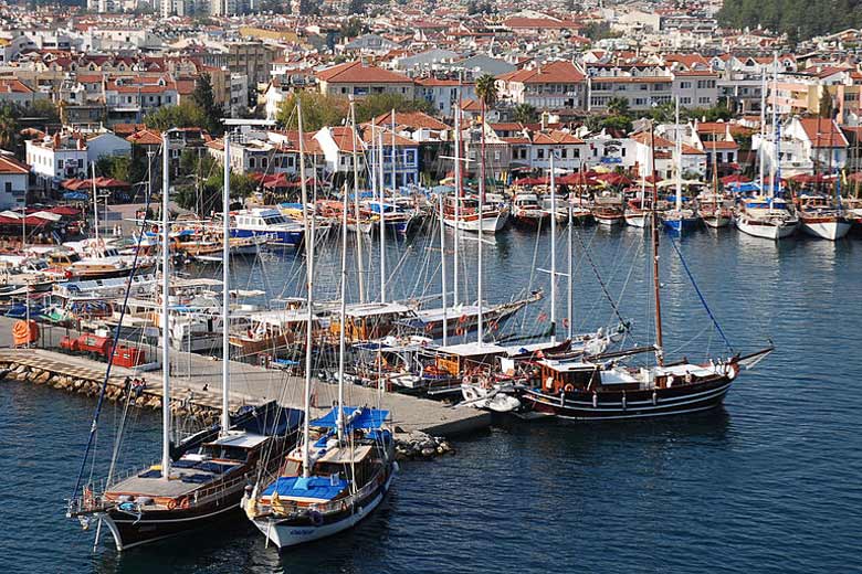 Marmaris harbour, Turkish Riviera © Mstyslav Chernov - Wikimedia Commons