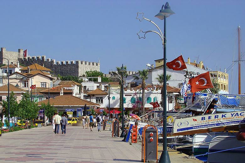The promenade in Marmaris, Turkey © Hajotthu - Wikimedia Commons