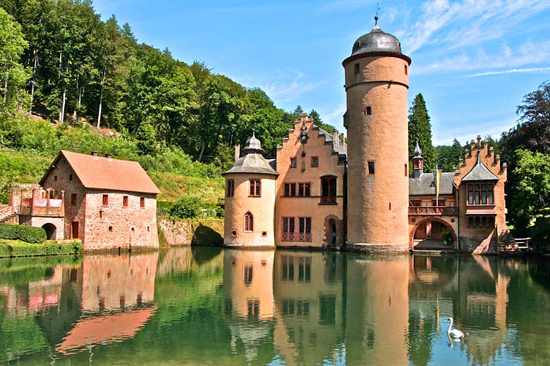 Late-medieval Mespelbrunn Castle complete with moat © François Philipp - Flickr Creative Commons