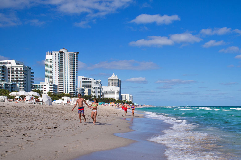 Miami Beach by day © Cristo Vlahos - Wikimedia Commons