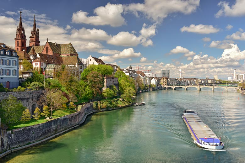 Old town of Basel, Switzerland with the twin towers of Basel Cathedral © Balakate - Fotolia.com