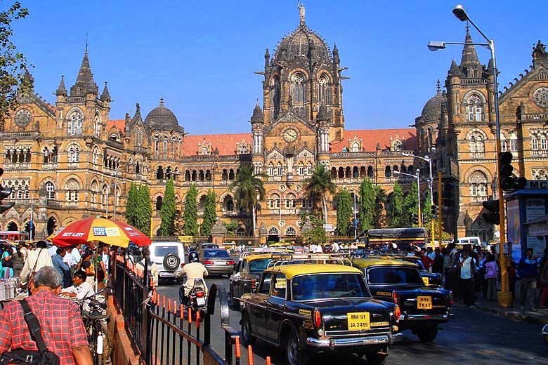 Intricate architecture of the old Victoria Terminus railway station, Mumbai © Ondřej Žváček - Wikimedia Commons