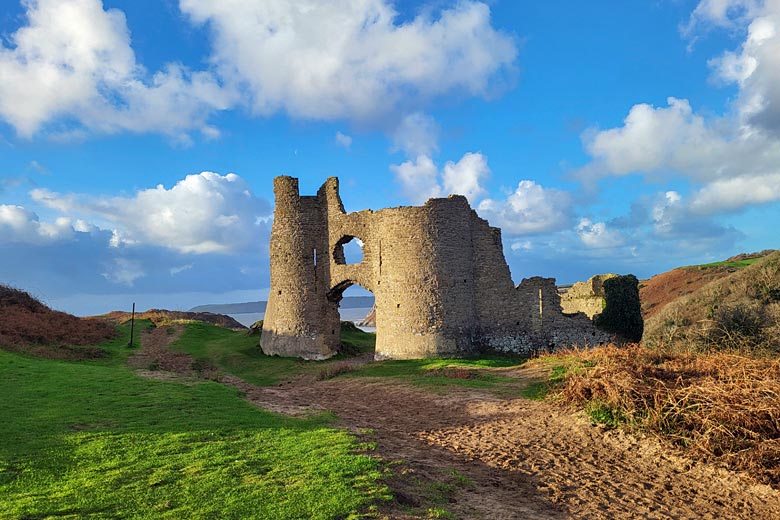 The ruins of 12th-century Pennard Castle © Jackie Davies - Adobe Stock Image