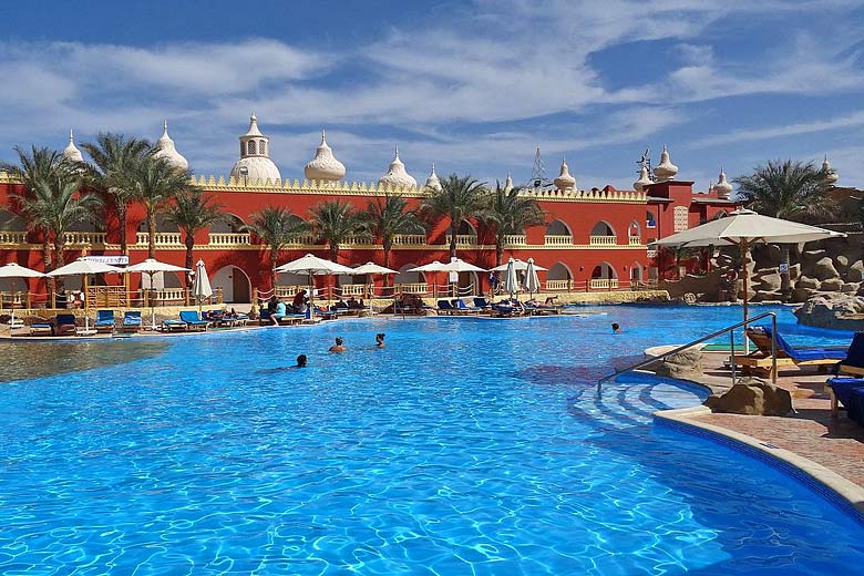 One of many pools at the Alf Leila Wa Leila Hotel, Hurghada, Egypt © E v Schoonhoven - Wikimedia Commons