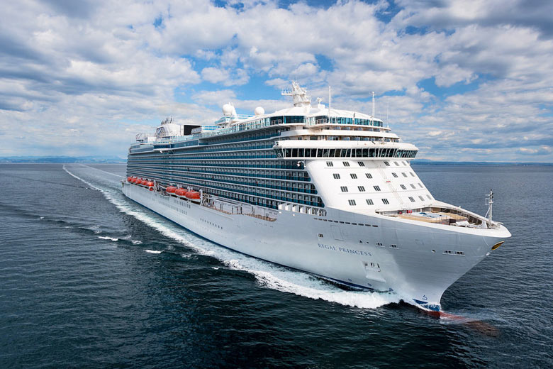 Regal Princess cruise ship underway © Princess Cruises