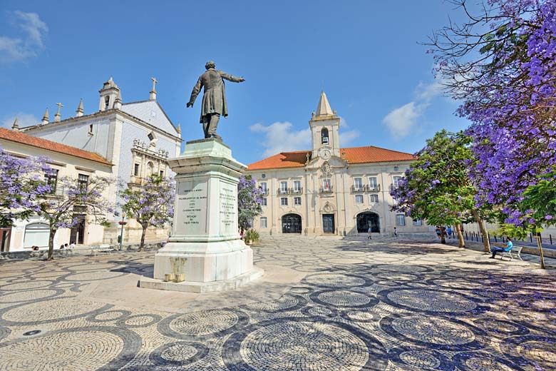 Pretty Republic Square, Aviero