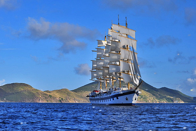 The Royal Clipper on a cruise in the Caribbean © Chris Owen - Wikimedia Commons