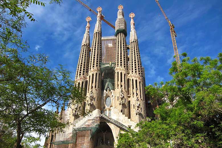 Sagrada Familia Basilica, Barcelona, Spain © Art Anderson - Wikimedia Commons