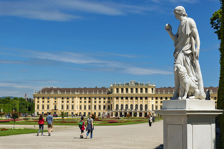 Schönbrunn Palace, Vienna © Transurfer343 - Dreamstime.com