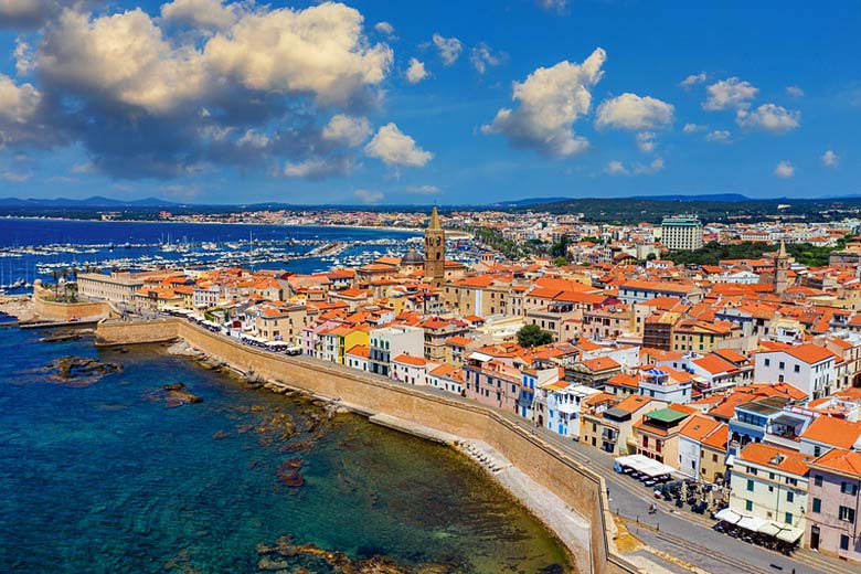The seaside town of Alghero on the west coast of Sardinia © Daliu80 - Dreamstime.com